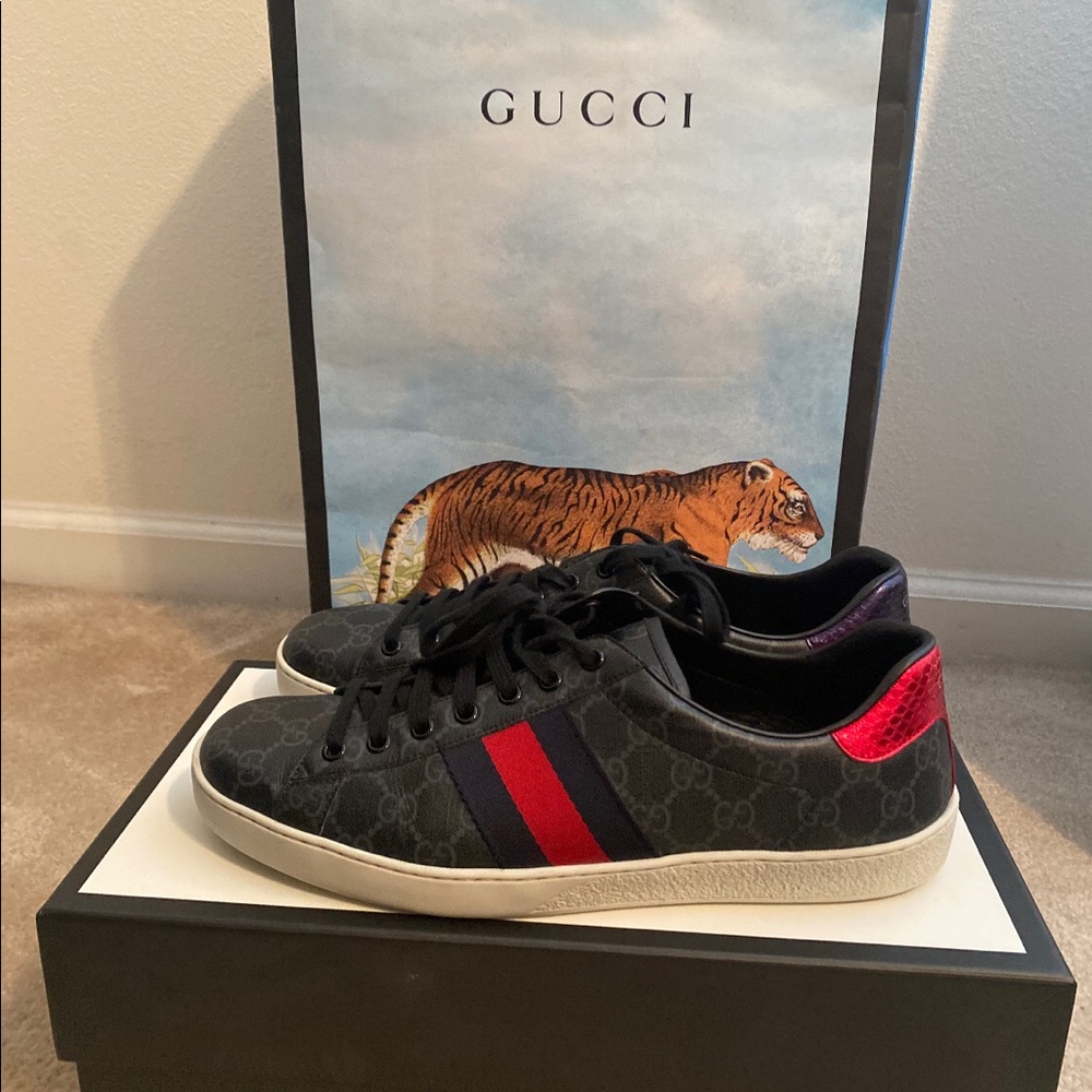 Gucci Shoes Men's GG Supreme Sneakers  (10.5 US)